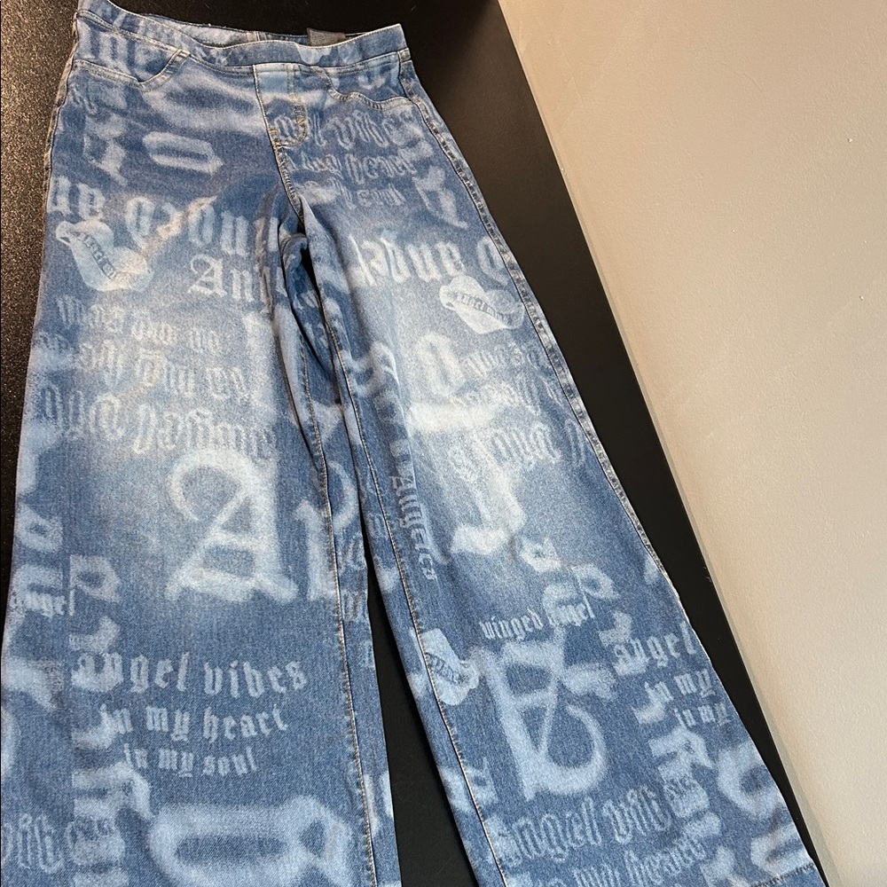 H&M Denim Graphic Wide-Leg Jeans pull on